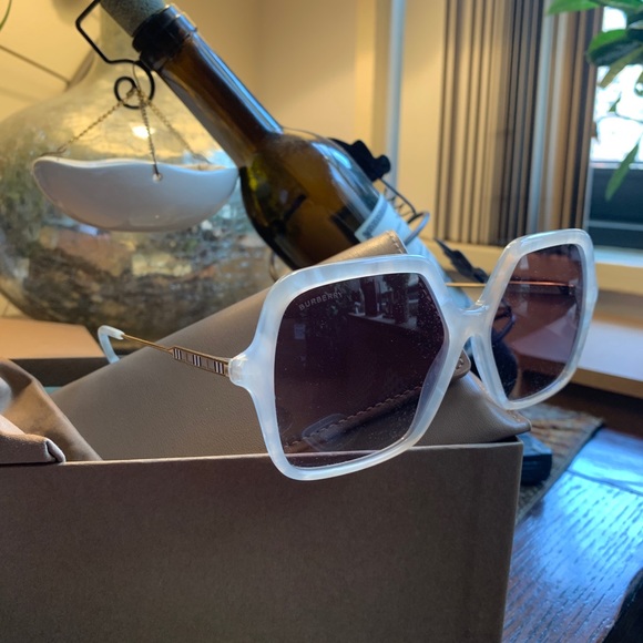 Authentic BURBERRY 59mm Oversized square logo acetate/metal sunglasses - Picture 5 of 15